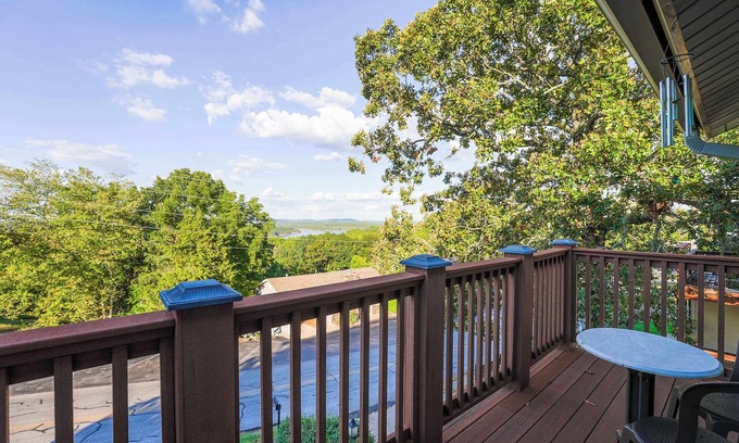 Prairie Creek House | Lakeview Townhouse ★ Remote-Work & Pet-Friendly