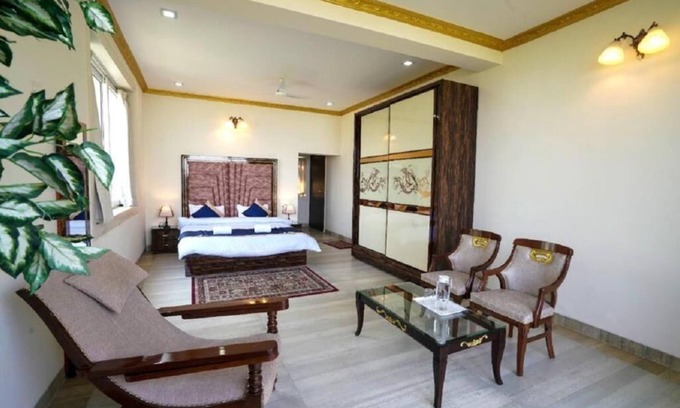 Wai Villa | Lakeview Villa by Madstays, Panchgani
