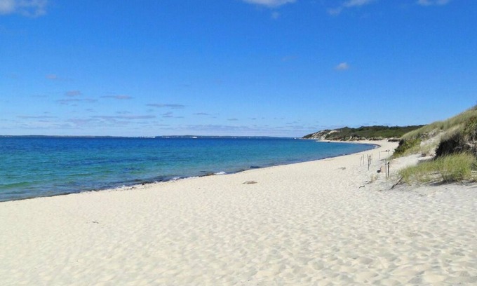 Vineyard Haven House | Lamberts Cove Beach House 3+ Bedroom w/Carriage House Apartment 1.4 mi to beach