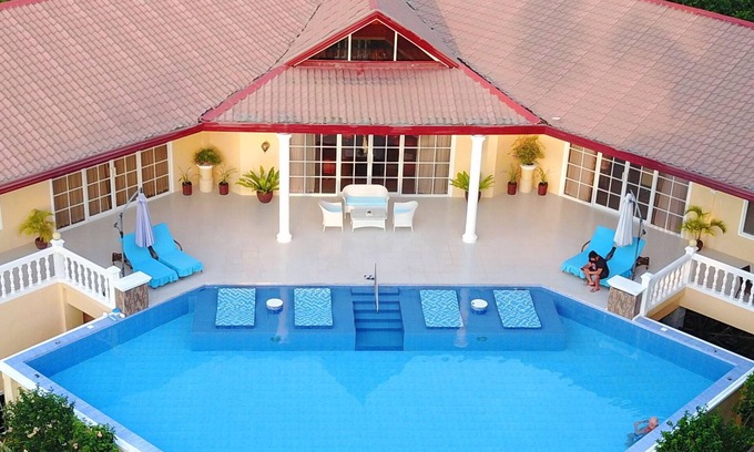 Samal Apartment | Lankenua Pool Suite with sea view