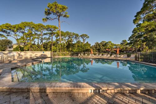 Sarasota Villa | Lanai and Community Pool Access Sarasota Oasis!