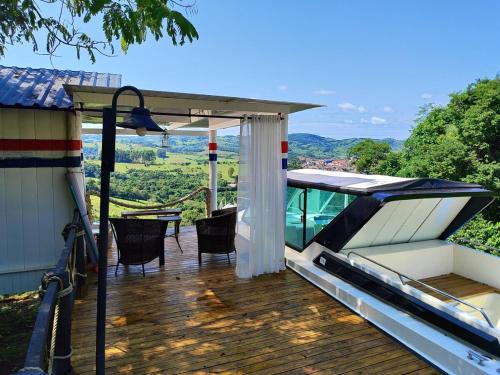 Bueno Brandao Boat Rental | Lancha Pérola Negra - Vila Mágica