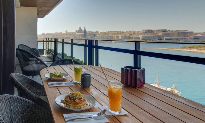 Sliema Hotel | Land's End Boutique Hotel