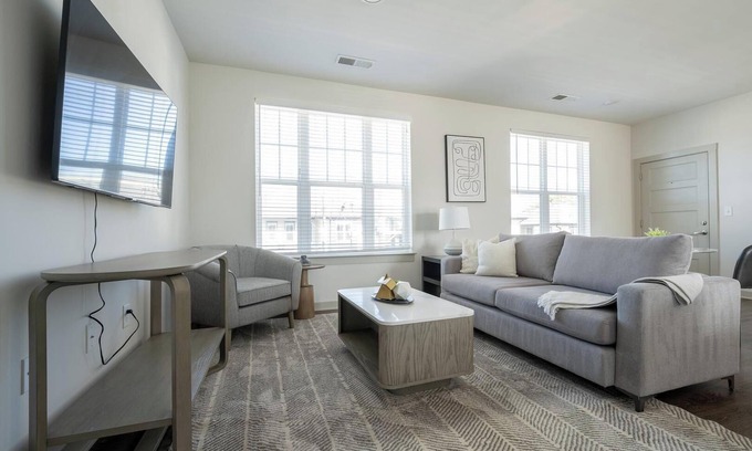 Charlotte Apartment | Landing | Amazing 1BD, Pool, Gym