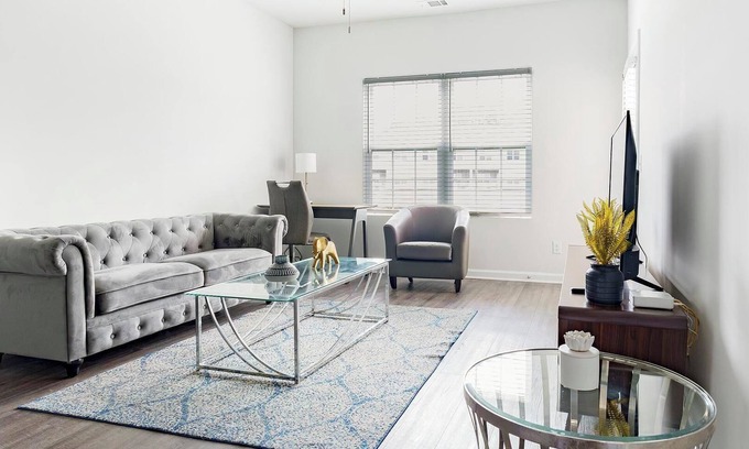 Bloomingdale Apartment | Landing | Amazing 2BD, Gym, Pool