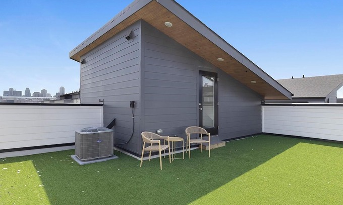 Dallas Apartment | Landing | Amazing 2BD in Downtown Dallas