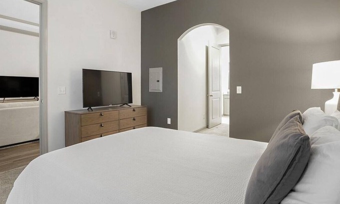 Garland Apartment | Landing at The Hendry - 1 Bedroom in Downtown Garland