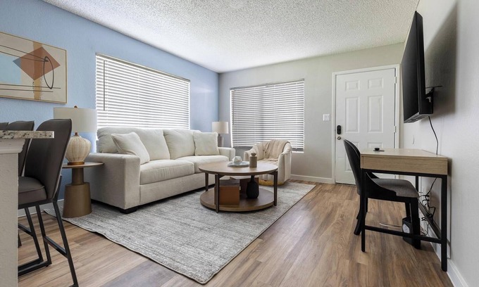 Maryvale Apartment | Landing | Beautiful 1BD in Maryvale Village