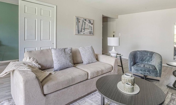 Greenbelt Apartment | Landing | Beautiful 1BD, Gym, Pool