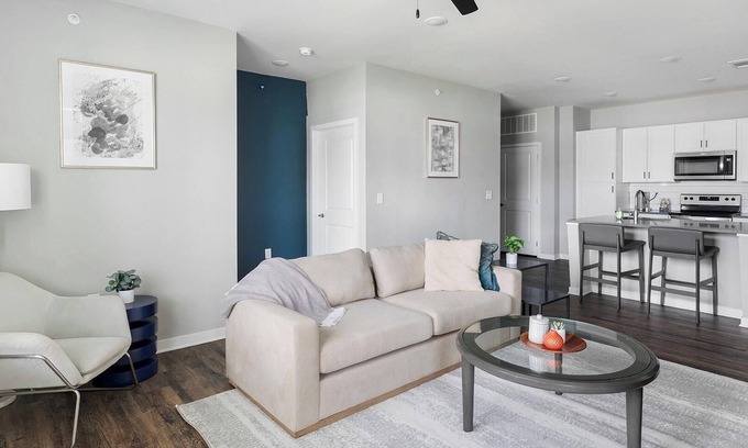 Madison Apartment | Landing | Beautiful 2BD, Pool, Gym