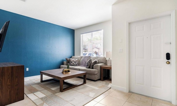 Homestead Apartment | Landing | Beautiful 3BD, Pool