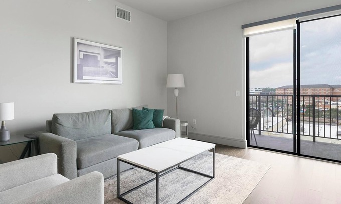 Houston Apartment | Landing | Chic 2BD, Pool, Tennis Court