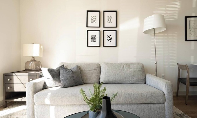 Charlotte Apartment | Landing | Chic Studio, Gym, Pool