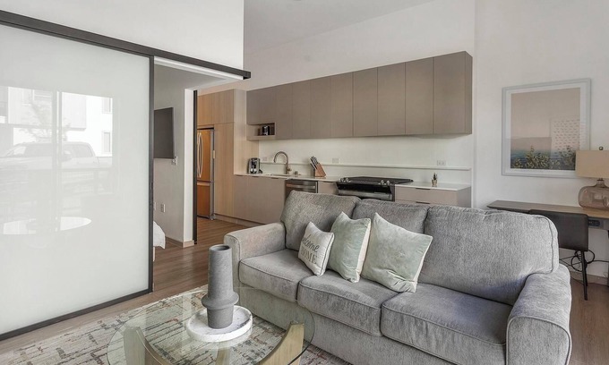 Spring Valley Apartment | Landing | Chic Studio, Pool, Gym