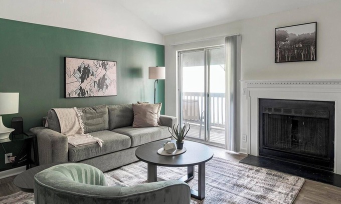 Green Hills Apartment | Landing | Modern 1BD, Courtyard, Gym