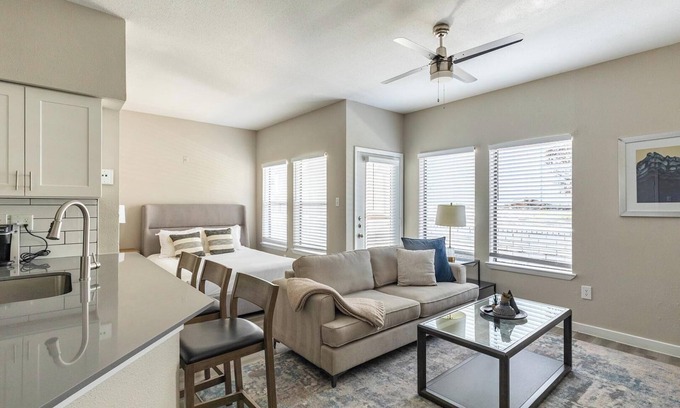 Fort Worth Apartment | Landing | Modern Studio, Pool, Gym