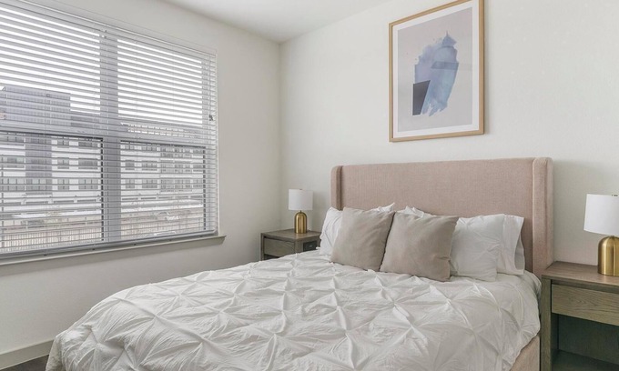 Northside Apartment | Landing | Spectacular 1BD, Pool, Gym
