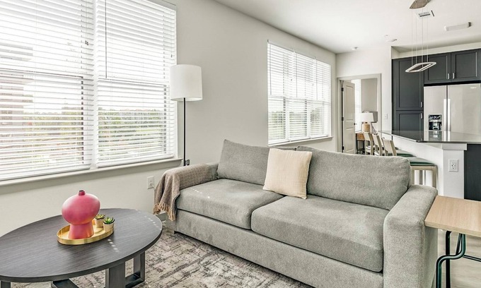 South Central Houston Apartment | Landing | Spectacular 2BD, Clubhouse, Gym