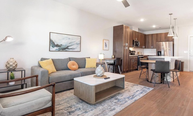 Seguin Apartment | Landing | Stunning 1BD, Gym, Pool