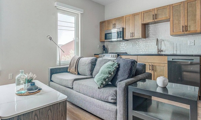 Kensington Apartment | Landing | Stunning Studio, Gym, Rooftop Lounge