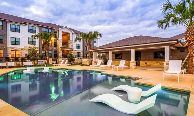 Pflugerville Apartment | Landing | Stylish 1BD, Pool, Courtyard