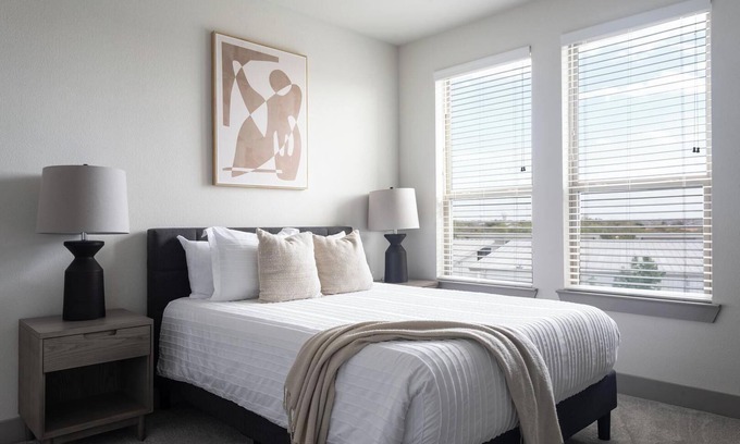 Manor Apartment | Landing | Stylish 1BD, Gym, Courtyard