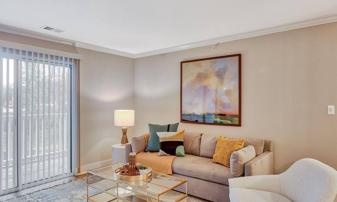 Eureka Apartment | Landing | Stylish 2BD, Clubhouse, Pool