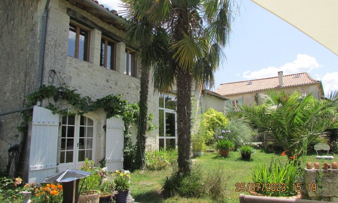 Festalemps House | Landlust im Perigord in Einem Ausgebauten Scheunenhaus mit Suptropischem Garten
