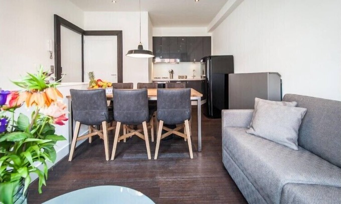 Dapperbuurt Apartment | Large 2-Bedroom Apt close to Oosterpark (4pax)