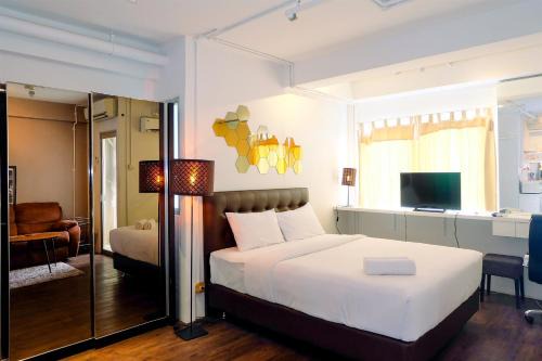 Jakarta Apartment | Large and Minimalist Studio at Pakubuwono Terrace Apartment By Travelio