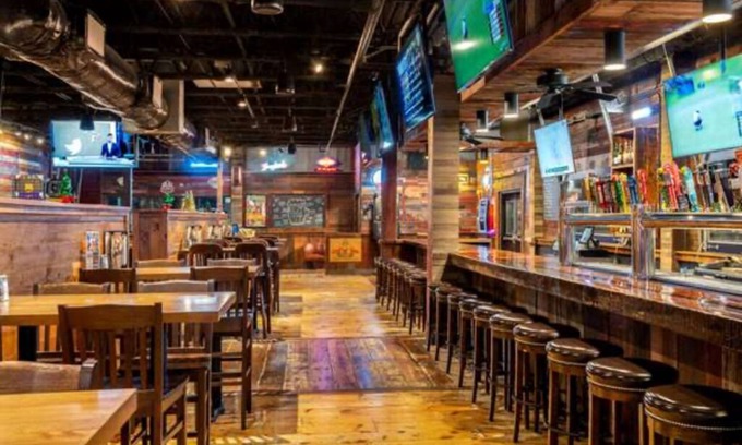 Rochester Apartment | Large and Rare 1-Bedroom Retreat with Gym, Bar, Pool & More –Pet-FriendlyOptions