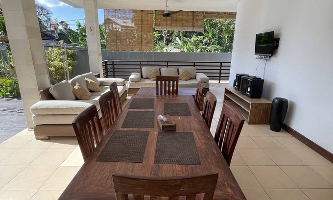 Jimbaran Bay Villa | Large and spacious 4 bedroom villa with private pool walking distance from beach