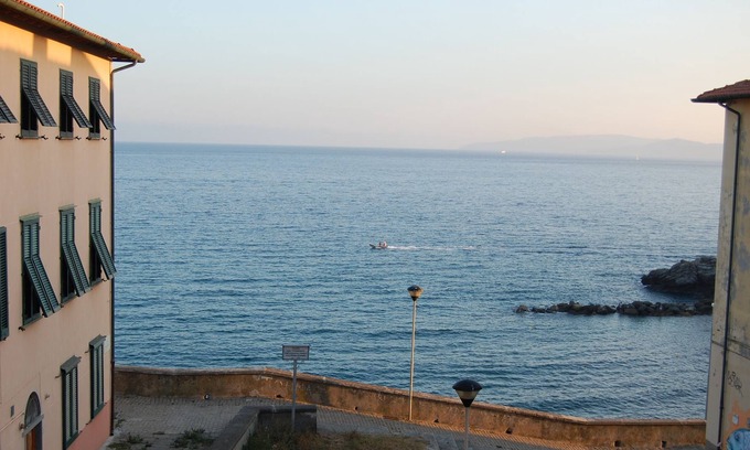 Piombino Apartment | Large apartment with sea view