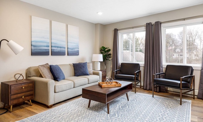 Traverse City Apartment | Large Apt | Downtown | AC | Beach | Shops | Walk |