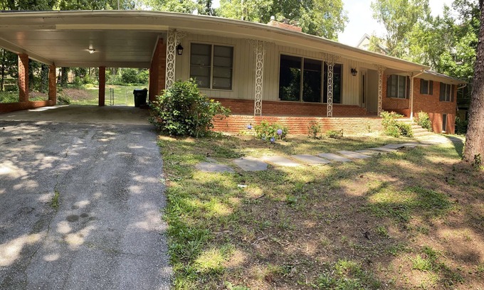 North Buckhead House | Large Buckhead Home 20 people 10 Queens 3 Kitchen WIFI