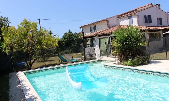 Semussac House | Large Charentaise house with swimming pool near the beaches of Royan