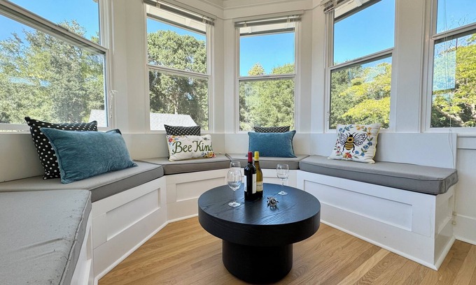 Sebastopol House | Large Country Estate in Downtown Sebastopol