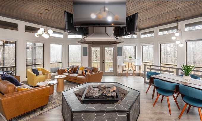 Massanutten Ski Chalet | Large Cozy Campfire, Flat Screen TVS, Hot Tub, wrap around porch, in Massanutten resort