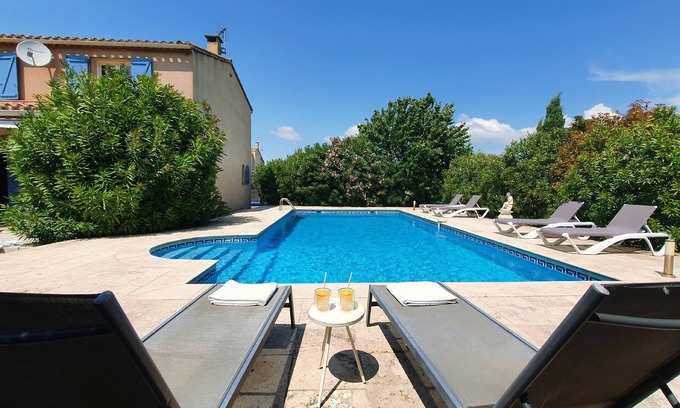 Roquecourbe-Minervois Villa | Large family home with private pool and hot tub
