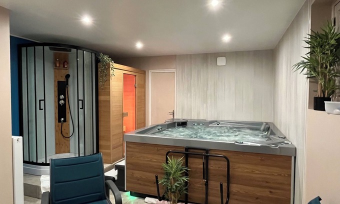 Veynes House | Large family home with Spa, Sauna and large garden.