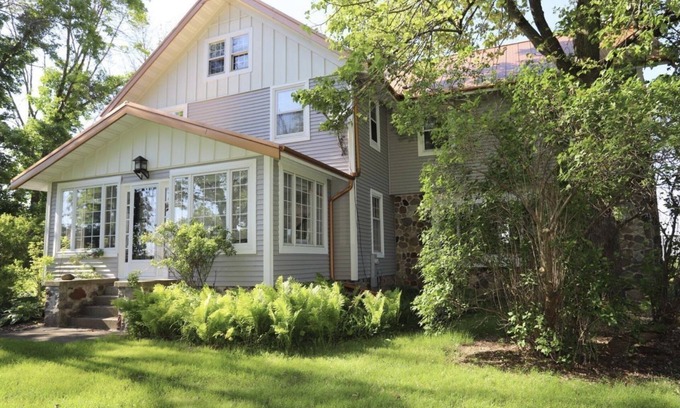 Plymouth Other | Large Farmhouse near RA & golf. Breakfast Included with lots of room for all!
