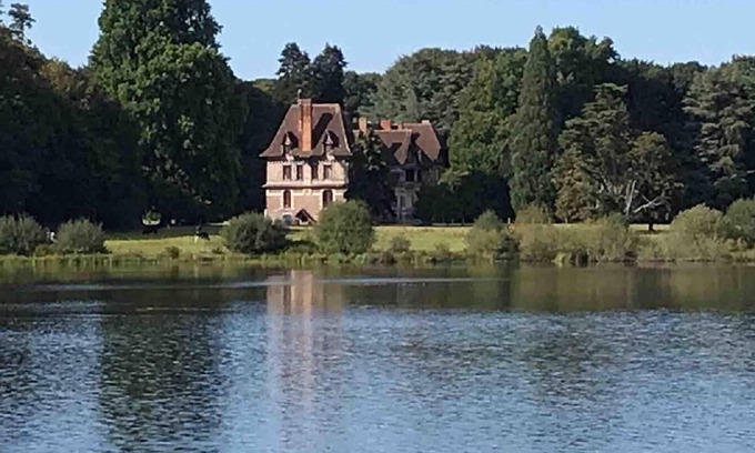 Paimpont House | Large gîte in the heart of the Brocéliande forest, unique pond view