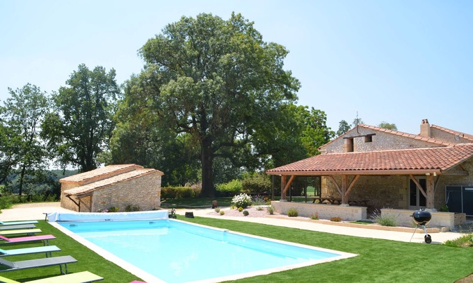 Nojals-et-Clotte House | Large house 230m², 16 pers, private heated pool, 6000m² in the countryside