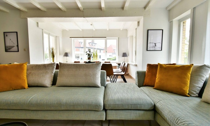 Nieuwpoort-Bad House | Large house for 20 people, 200 meters from the sea