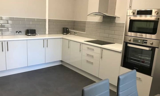 Plymouth House | Large house with parking located near city centre