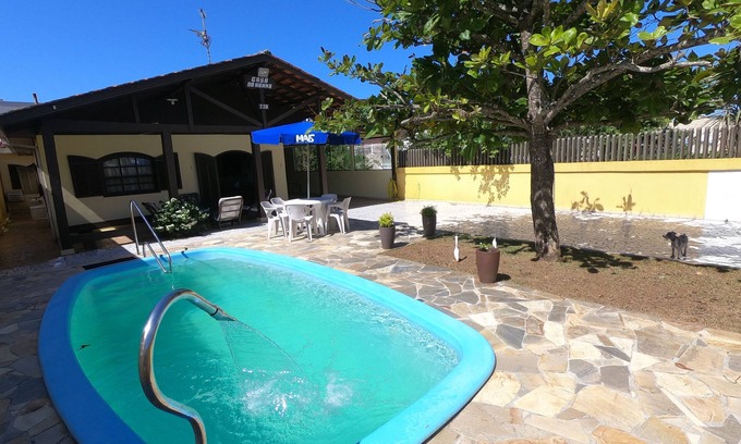 Guaratuba House | Large house with pool near the beach