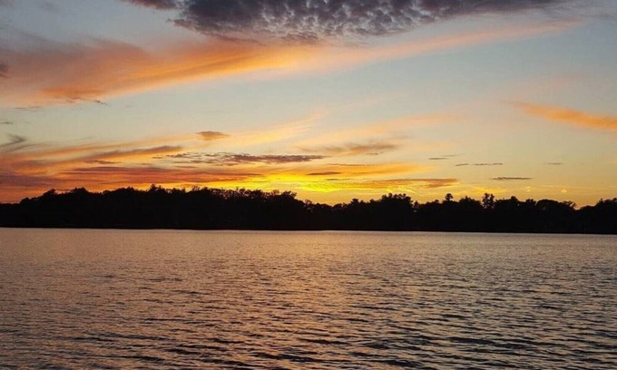 Newaygo House | Large Lake house, great fishing & boat dock & kayaks