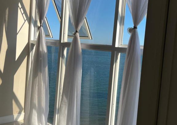Portmore Apartment | Large Luxurious Beach Front at Bayfront Villa