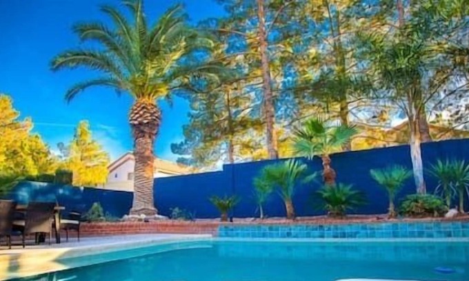 Canyon Gate House | ❤️Large & Modern 4b3b Vegas Home with Pool & Spa!