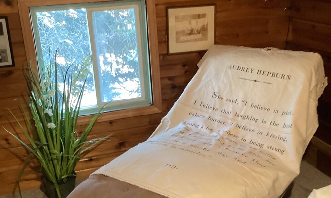 Priest River House | Large patio with patio furniture and an outdoor hot tub.